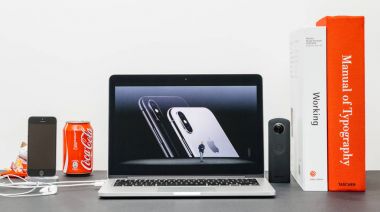 Apple Keynote iphone X 10 ph tanıtımı Phill Schiller ile