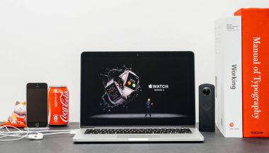 Apple Keynote Coo Jeff Williams ve seyretmek serisi 3 waterpro ile