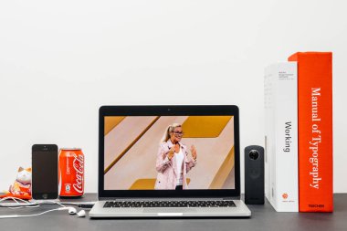 Apple Keynote Apple ile perakende bir reta için Şef Angela Ahrendts
