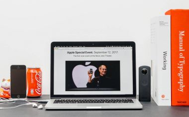 Apple Keynote Steve jobs anısına Tim Cook ile, 