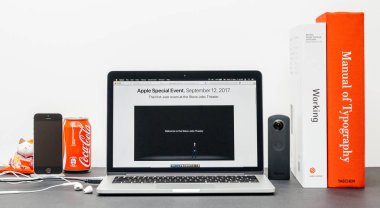 Apple Keynote Steve Jobs tiyatro ile 