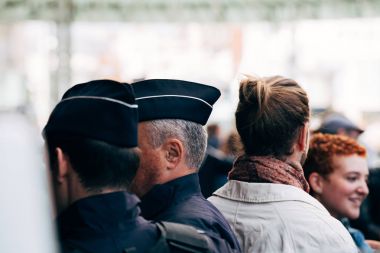 Polis gücü gözetim protesto macron Fransa 