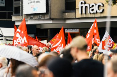 Protesto Kirece Macron hukuk, Fransa'da göstericiler 