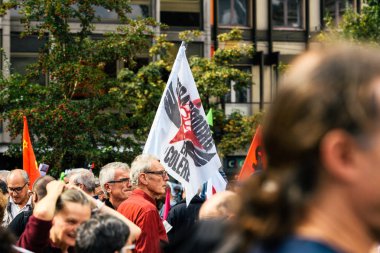 Strabourg en colere Strasbourg protesto bayrağına kızgın 