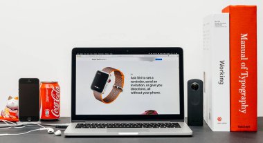 En son Apple Watch serisi 3 ile siri, assisant sor 