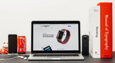 En son Apple Watch serisi 3 saat yüzü olan 