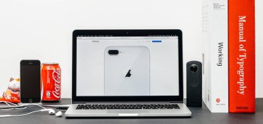 Son iphone 8 ve 8 rar görüş kamerası ile artı işareti 