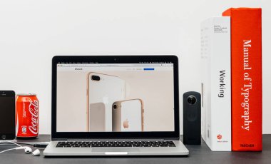 Son iphone 8 ve 8 ile artı işareti