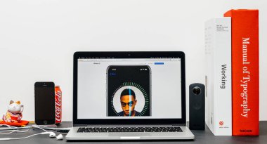 Yüz kimliği işlemi ile en son iphone X 10 