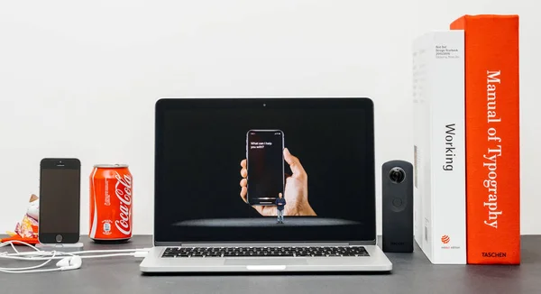 Apple Keynote s Phill Schiller zavedení iphone X 10 — Stock fotografie
