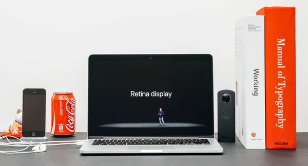 Apple Keynote Phill Schiller X 10 iphone tanıtımı ile , — Stok fotoğraf