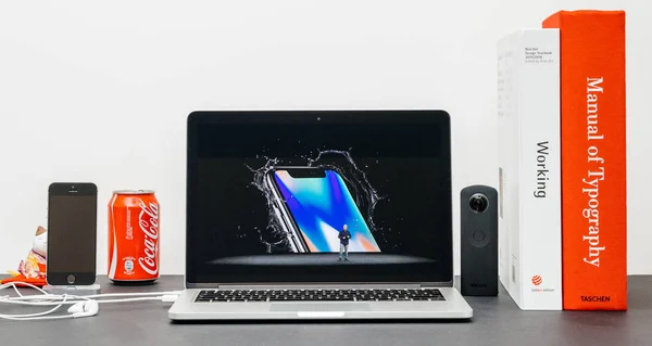 Apple Keynote com Phill Schiller introduzindo o iPhone X 10 wa — Fotografia de Stock