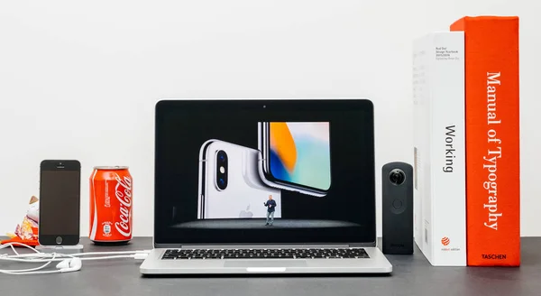 Apple Keynote s Phill Schiller zavedení iphone X 10 ca — Stock fotografie