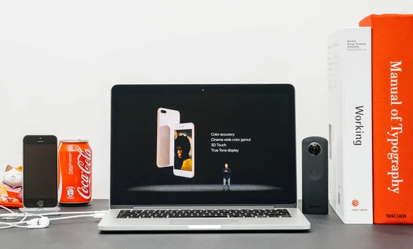 Apple Keynote con iphone 8 plus , — Foto de Stock