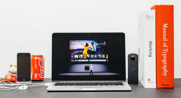 Apple Keynote s Eddy Cue a Apple Tv 4k — Stock fotografie