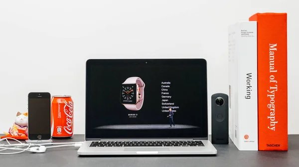 Apple Keynote s dostupností objednat Apple Watch — Stock fotografie