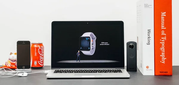Apple Keynote con COO Jeff Williams y Watch Series 3 power ec — Foto de Stock