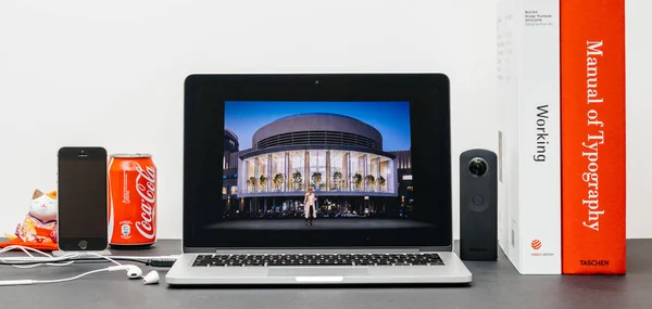 Apple Keynote s Apple retail hlavní Angela Ahrendts pro reta — Stock fotografie