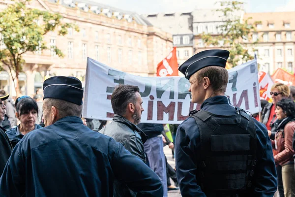 Polisen Frankrike politiska mars under en franska rikstäckande dag aga — Stockfoto