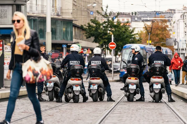 Μόδα μοντέλο αστυνομία μοτοσικλέτες πολιτική Μαρτίου κατά τη διάρκεια μιας γαλλικής — Φωτογραφία Αρχείου