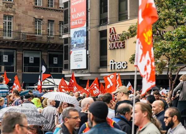 Marcha política durante um dia nacional francês contra Macrow la — Fotografia de Stock