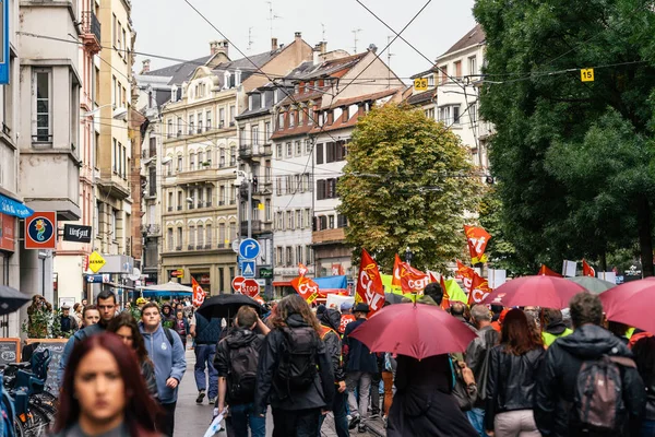 Nagy tömeg francia utcai politikai március folyamán a francia nemzet — Stock Fotó