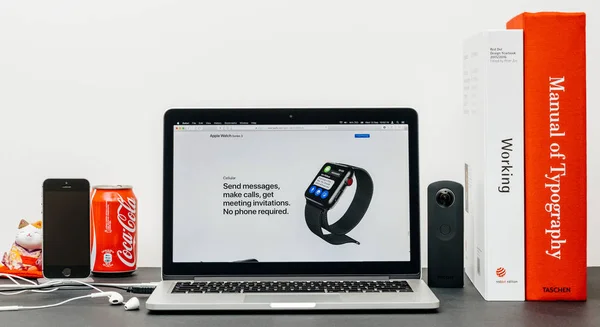 Nejnovější Apple Watch Series 3 s volat, posílat zprávy, — Stock fotografie