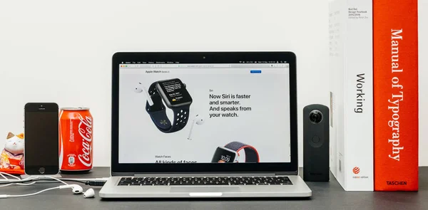 Τελευταίες 3 σειρά Apple Watch με Σερ iapple ρολογιών, — Φωτογραφία Αρχείου