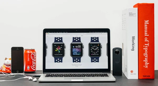 Nejnovější Apple Watch Series 3 nové pásky — Stock fotografie