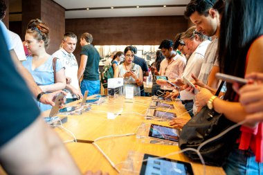 Ürünler test müşteriler Apple Store