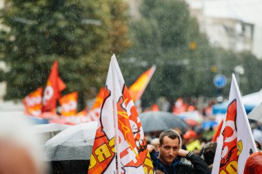 Fransızca ülke çapında protesto üzerinde ağır yağmur 