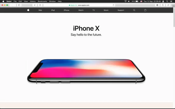 เว็บไซต์ Apple แสดง iPhone X 10 — ภาพถ่ายสต็อก