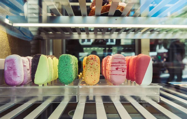 Vintage filter over ice cream shop in rome italy — Stock Photo, Image