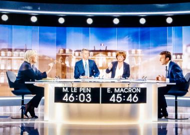 Emmanuel canlı Marine Le Pen ile Fransız televizyon tartışmaya Macron