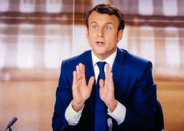 Emmanuel canlı Marine Le Pen ile Fransız televizyon tartışmaya Macron