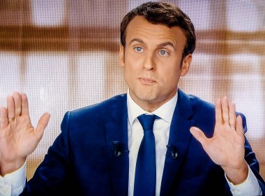Emmanuel canlı Marine Le Pen ile Fransız televizyon tartışmaya Macron