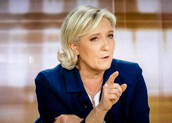 Marine Le pen kandidaat om de Franse President in debat met Emmanu — Stockfoto