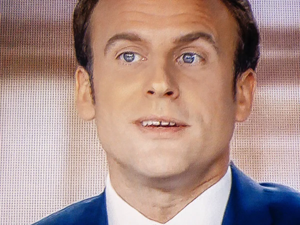 Emmanuel canlı Marine Le Pen ile Fransız televizyon tartışmaya Macron