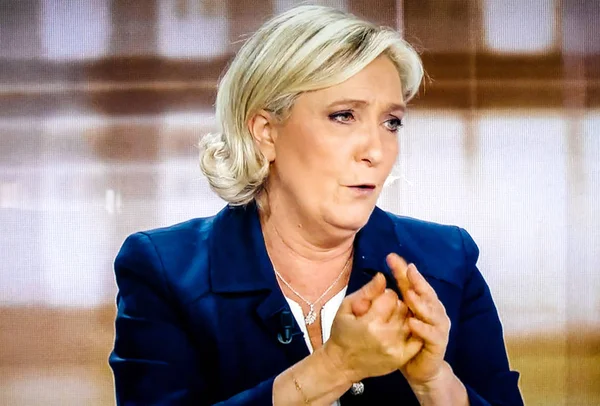 Марин Ле Пен будет баллотироваться в президенты Франции на дебатах с Эмману — стоковое фото