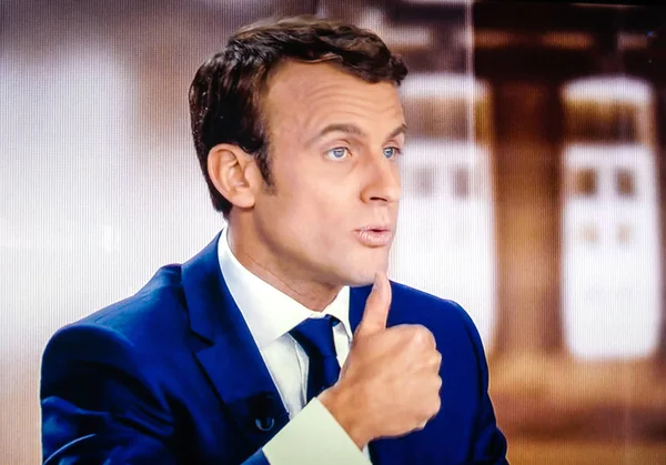 Emmanuel canlı Marine Le Pen ile Fransız televizyon tartışmaya Macron