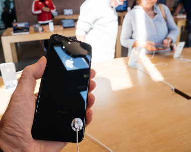 Yeni iphone 8 ve iphone 8 artı Apple Store ile