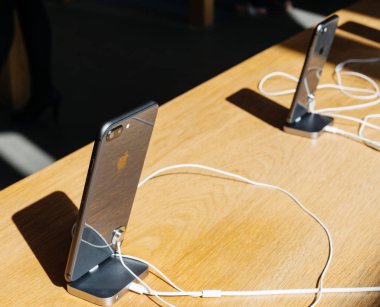 Yeni iphone 8 ve iphone Apple Store siyah 8 artı ben cam