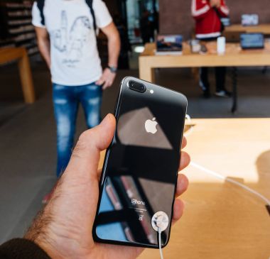 Yeni iphone 8 ve iphone 8 artı Apple Store ile