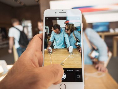 Yeni iphone 8 ve iphone 8 artı buyin yaşlılar ile Apple Store