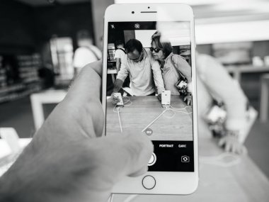 Yeni iphone 8 ve iphone 8 artı buyin yaşlılar ile Apple Store