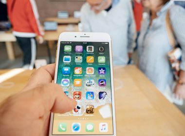 Yeni iphone 8 ve iphone 8 artı pov apps ile Apple Store 