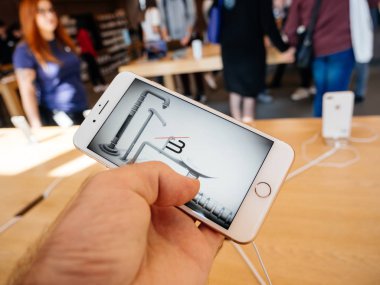 Yeni iphone 8 ve iphone 8 artı Apple Store ile iphone oyunu 