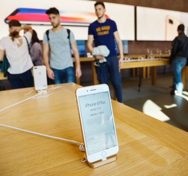 Yeni iphone 8 ve iphone 8 artı Apple Store iphone prace ile 