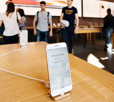 Yeni iphone 8 ve iphone 8 artı Apple Store iphone prace ile 