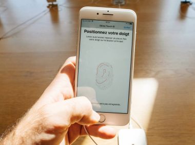 Yeni iphone 8 ve iphone 8 artı Apple Store touch kimliği, 